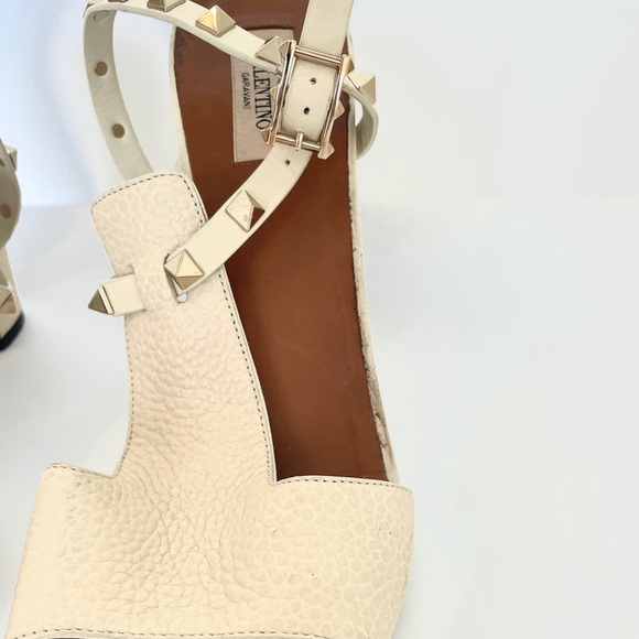 Valentino‎ Garavani Rockstud T Strap Chunky Heel Sandals Heels in Cream Size 10 - Picture 5 of 7